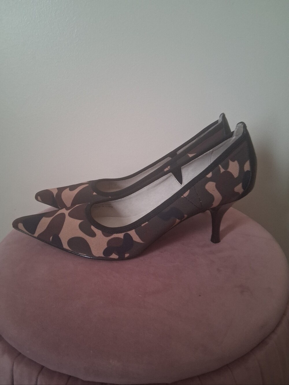 Tahari Dottie Camouflage Pointed-Toe Kitten Heel Pumps - Size 71/2 - Picture 5 of 10